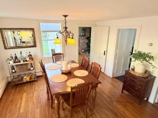 The Carriage House - Historical Farmhouse - 3