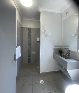 Reef Gardens Motel - 1