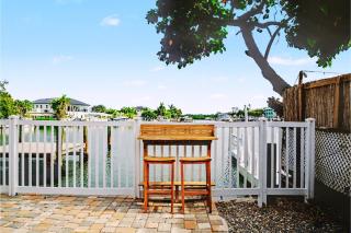 Waterfront 2 mins 2 Beach - Dock & Pet Friendly - 1