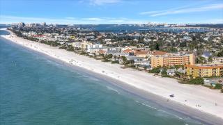 Waterfront 2 mins 2 Beach - Dock & Pet Friendly - 6