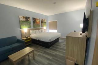 Days Inn by Wyndham Dodge City - 7