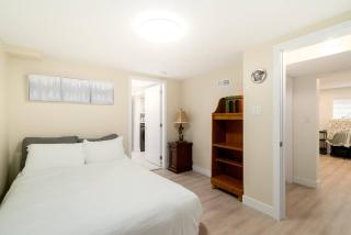 Modern Private 2 BR with 1 bath, 3 beds, West Van - 6