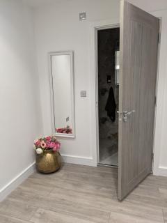 2 bedroom house with yard - 7