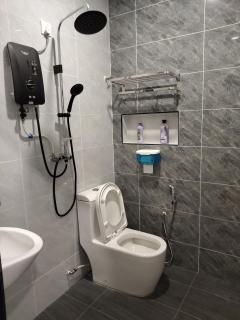 T&S Management House - 8