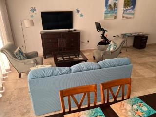 Ocean Bliss: Balcony & Pools & Peloton Bike! - 1