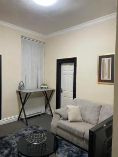 Modern & Cosy 2-Bedroom Flat in Sunderland - 7