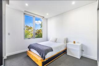 Airy Waterloo Apartment with Pool & Gym Access - 6