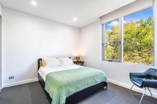 Airy Waterloo Apartment with Pool & Gym Access - 7