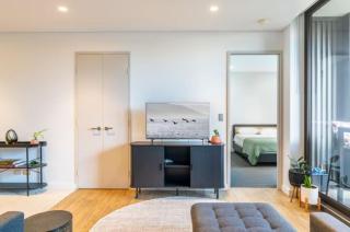 Airy Waterloo Apartment with Pool & Gym Access - 3