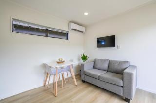 Cozy & Convenient 2-Bedroom Guesthouse in North Auckland - 9