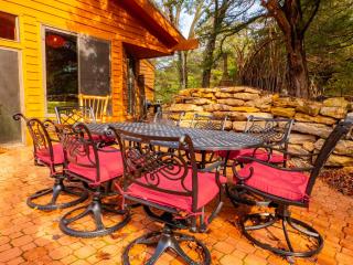 Country Stay 6 Min to Town with Deck & Jetted Tub - 1