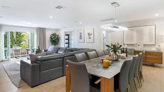 LA Hillside Retreat w Pool Views Fire Pit Outdoor Lounging Casa Bellagio by AvantStay - Los Angeles - 3