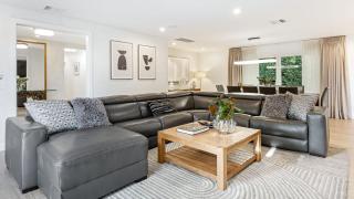 LA Hillside Retreat w Pool Views Fire Pit Outdoor Lounging Casa Bellagio by AvantStay - Los Angeles - 4