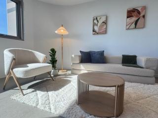 Luxe 2BR with Rooftop Pool and CBD View - 2