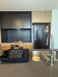 Luxe 2BR with Rooftop Pool and CBD View - 6