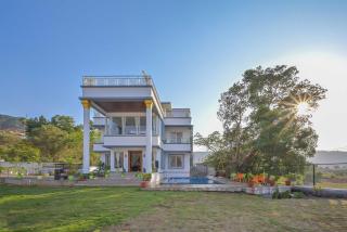 Villa With Turf & Indoor Games - 0