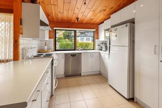 At The Beach - 54 Elizabeth Crescent - 7