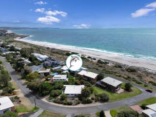 At The Beach - 54 Elizabeth Crescent - 8