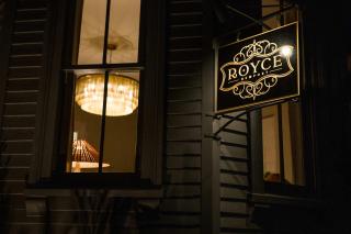 The Royce Newport Luxury Historic Retreat - 2