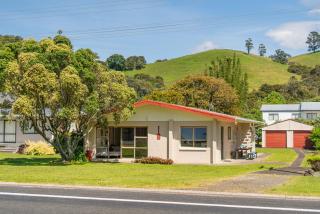 Ocean Whispers - Whitianga Holiday Home - 9