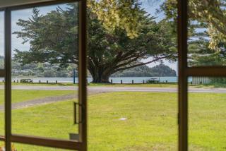 Ocean Whispers - Whitianga Holiday Home - 2