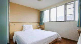 7 Days Inn Chengdu North Railway Metro Station - 1