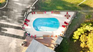 Stonegate Lodge King Bed, WiFi, 50in TV, Fire Pit, Salt Water Pool Room # 310 - 6