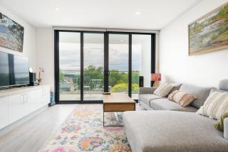 Prime Kingston Modern Apt with Balcony near Lake - Hosted by Canstay - 4