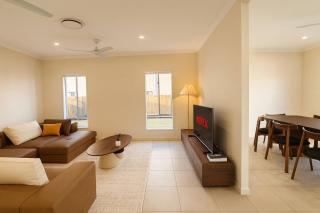 Fiona Court Hideaway | Quiet & Comfy 5BR house - Rochedale South - 3