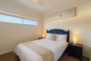 Fiona Court Hideaway | Quiet & Comfy 5BR house - Rochedale South - 2