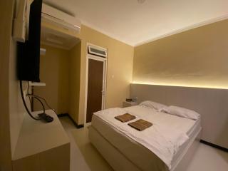 Omah Joglo Bugis Guest House Syariah Cafe & Resto - 0