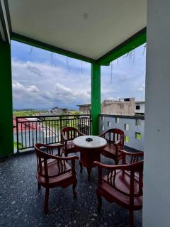 Omah Joglo Bugis Guest House Syariah Cafe & Resto - Wendit - 9