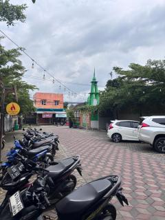 Omah Joglo Bugis Guest House Syariah Cafe & Resto - Wendit - 6