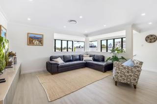 Exceptional 4 bedroom home by the beach - 4