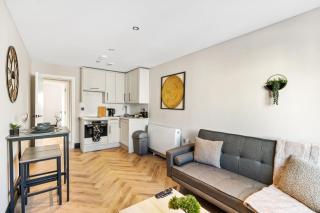 Newly Renovated 1BR Steps from Hove Beach - 9