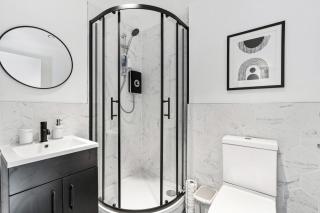 Newly Renovated 1BR Steps from Hove Beach - 6