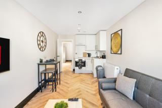 Newly Renovated 1BR Steps from Hove Beach - 2