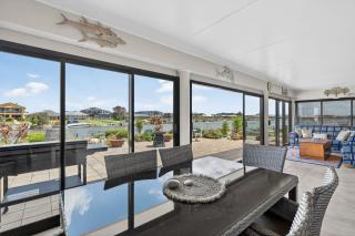 41 Britannia Pde Hindmarsh Island - Linen Included - 1