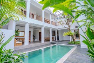 5-BR Villa in Canggu, Quiet Area, Private Pool - 0