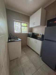 Spacious Suite Somerset West - 2