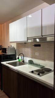 Newly Renovated Sunset View Unit with Balcony - Near Salcedo & RCBC Makati! Sleeps up to 3 - Manila - 5