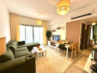 Privado Luxury Lakeview 2BR-Cairo, Madinaty - 5