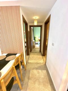 Privado Luxury Lakeview 2BR-Cairo, Madinaty - 5