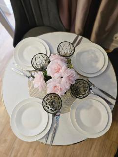 8 Luxury Suites by MEGA Mall - 6