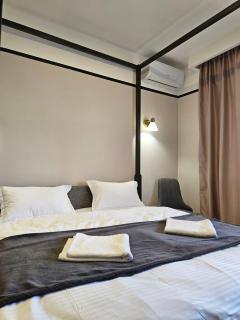 8 Luxury Suites by MEGA Mall - 2