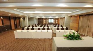 Holiday Garden Hotel - 1