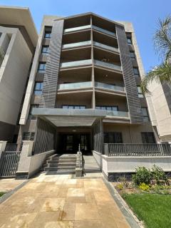 Privado Luxury Lakeview 2BR-Cairo, Madinaty - 9