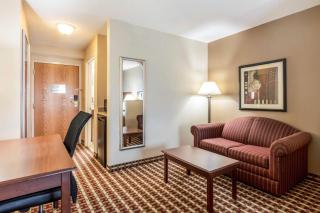 Quality Suites Paducah I-24 - 2