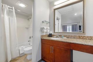MainStay Suites St Louis - Galleria - 3