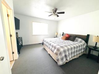 Charmin Luxe Stay in a Peaceful Cul de Sac - 7